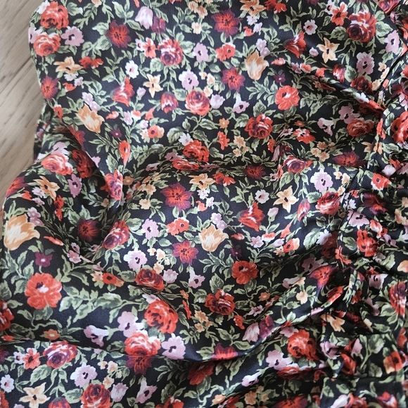 𝅺Zara Draped Floral Mini Skirt - Picture 3 of 6